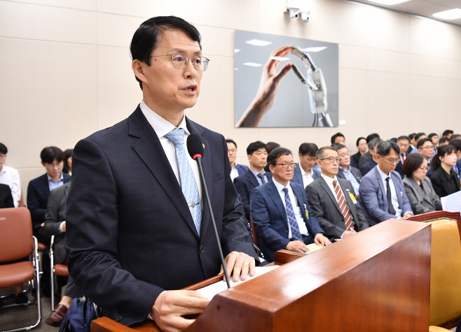[포토] [2025 국감] 인사말하는 최원호 원자력안전위원장