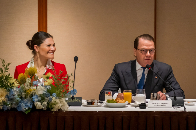 [사진2] '조인 스웨덴' 행사에 참석한 스웨덴 빅토리아 왕세녀와 다니엘 왕자