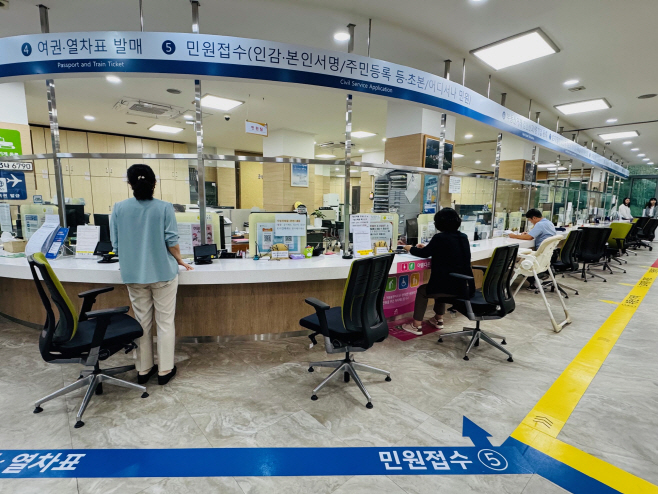 1. 청양군, 충남 최초 ‘국민행복민원실’ 3회 연속 인증·우수기관 표창 쾌거!