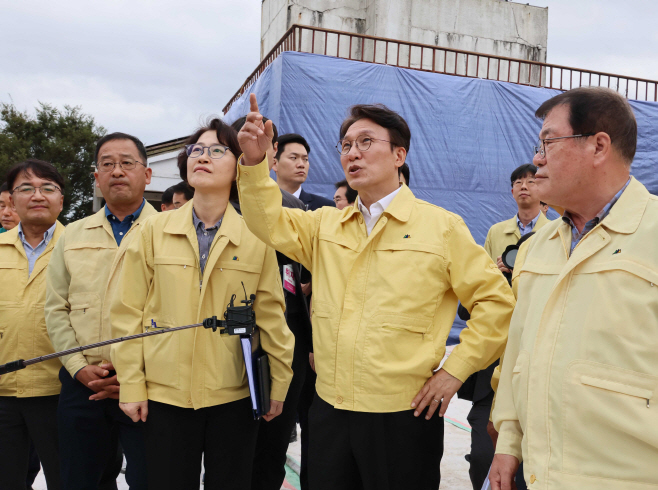산청 산사태 복구현장 점검하는 김민석 총리