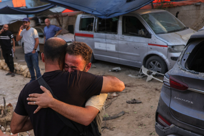 TOPSHOT-PALESTINIAN-ISRAEL-CONFLICT-GAZA-MEDIA
