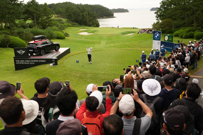 사진-BMW 레이디스 챔피언십 구름 갤러리 3