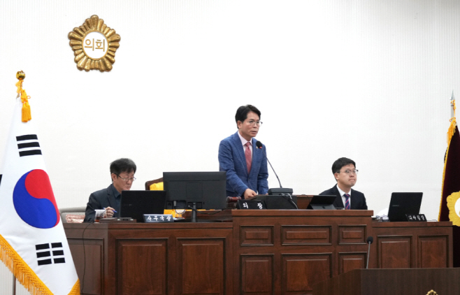 하남시의회 금광연 의장이 10월 20일 제343회 임시회 제1차 본회의에서 개회사를 하고 있다. (사진_하남시의회 제공)