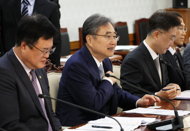 치안·안전 관계장관회의 참석한 조현 외교부 장관<YONHAP NO-2728>