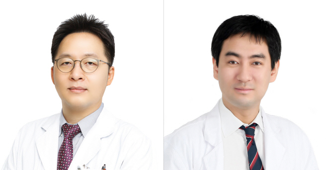 첨부1 비뇨의학과 이정우, 방사선종양학과 김영경 교수(좌측부터)