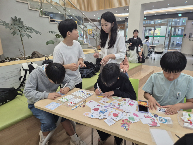 20251020_청운대 청소년상담교육학과, RISE 연계 '함께 놀고, 함께 만들어보는 진로체험' 성료 사진자료2