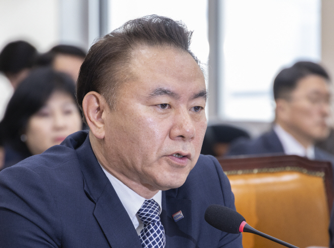 의원 질의에 답하는 유재훈 예금보험공사 사장