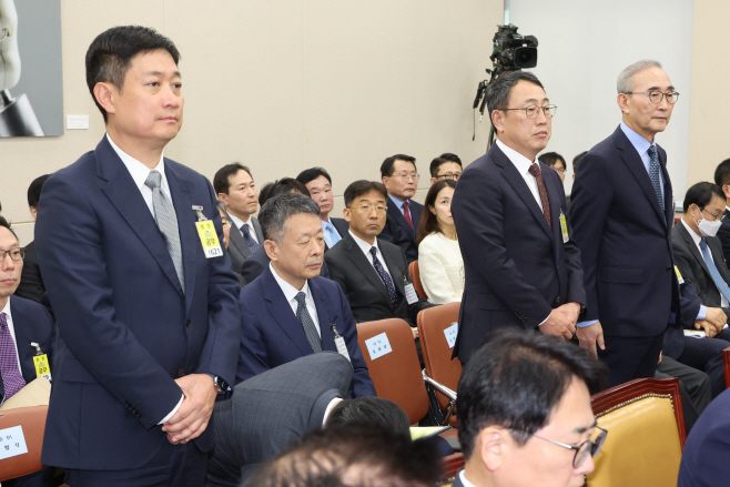 국감 출석한 통신3사 대표들<YONHAP NO-3554>
