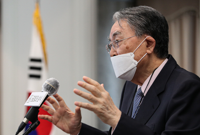 윤석열 지지 그룹 출범식에서 강연하는 송상현 ...<YONHAP NO-4056>