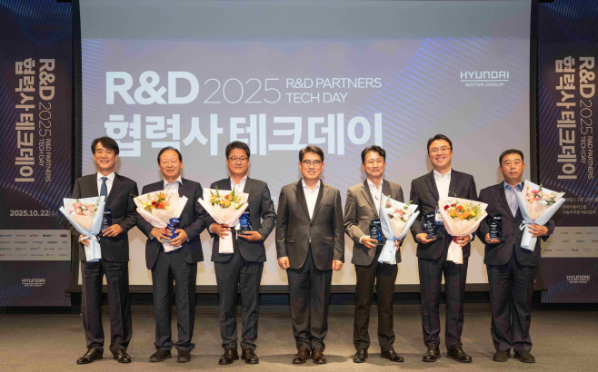 (사진1) 우수 협력사 수상 단체사진
