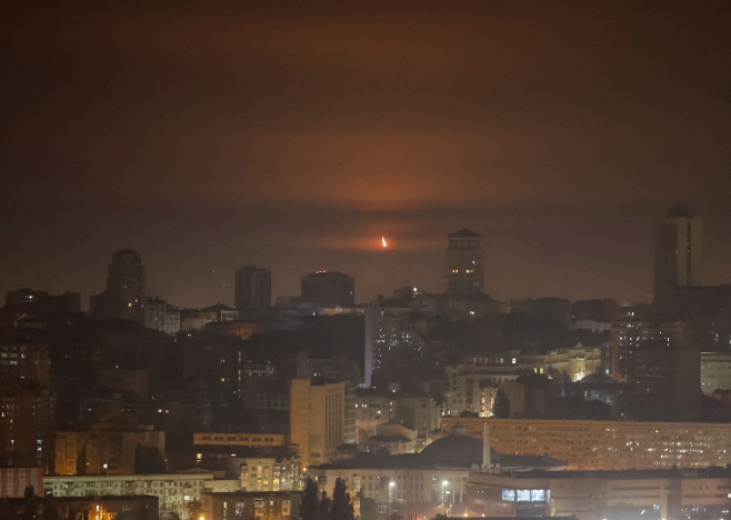 UKRAINE-CRISIS/ATTACK-KYIV <YONHAP NO-3822> (REUTERS)