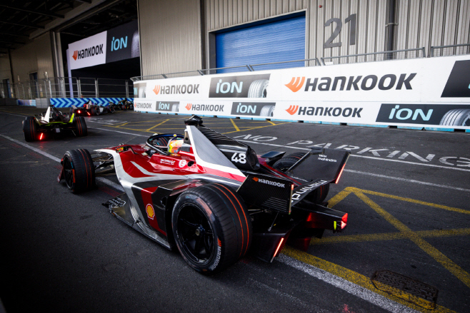 [사진자료2] 포뮬러 E 시즌 11 런던 E-Prix 경기 장면