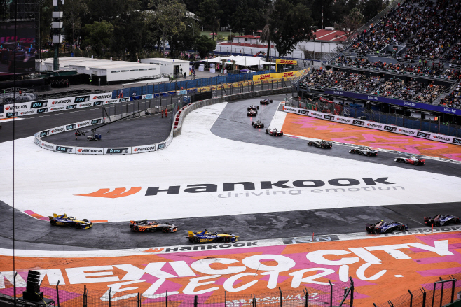 [사진자료1] 포뮬러 E 시즌 11 한국 멕시코 E-Prix 경기 장면