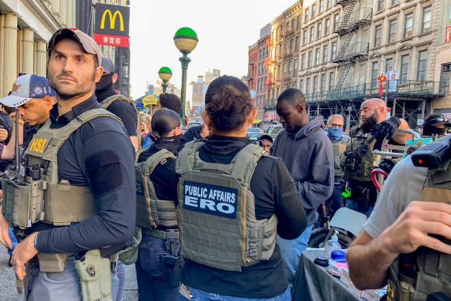 Immigration-Canal Street Sweep <YONHAP NO-2494> (AP)