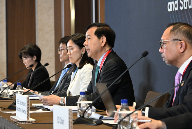 251023구윤철 부총리-APEC 재무.구조개혁장관회의 합동 기자회견-인스파이어 리조트 (4)
