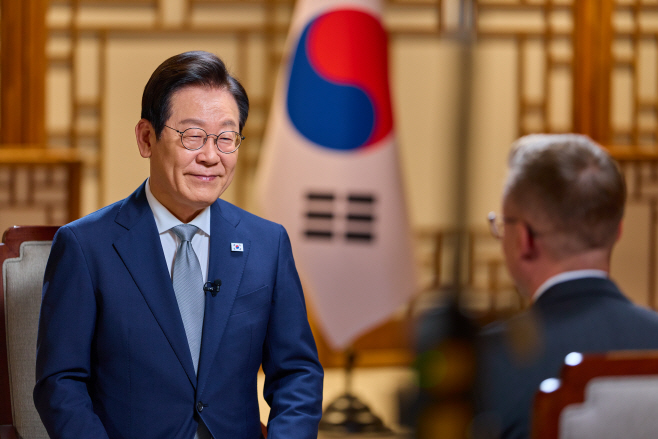 CNN과 인터뷰하는 이재명 대통령