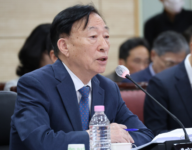 답변하는 설동호 대전교육감<YONHAP NO-5262>