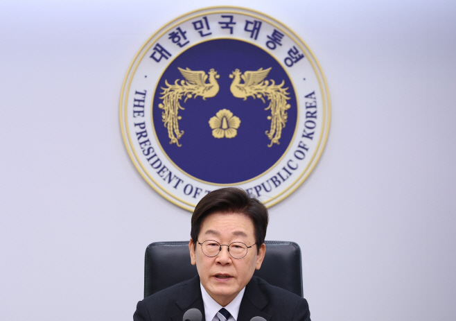 이재명 대통령, 수석보좌관회의 발언<YONHAP NO-5390>