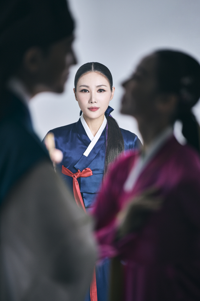 04_국립국악원_무용단_정기공연_춘향단전_몽룡과 춘향 사이의 향단(이도경)