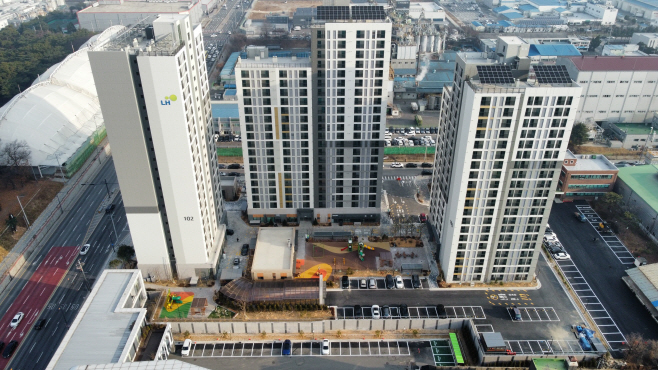 01.3 청주시, ‘청년 산단근로자 지원’ 공공임대주택 건립 순항 사진(송정동 행복주택)