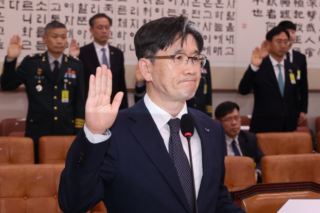 증인 선서하는 오동운 공수처장<YONHAP NO-4440>