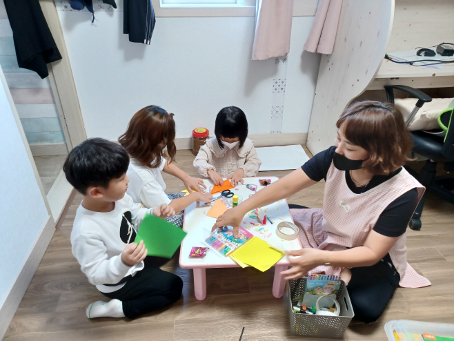 #1. 251024 보도사진1(의령군, 2년 연속 아이돌봄서비스 ‘A등급’ 선정)