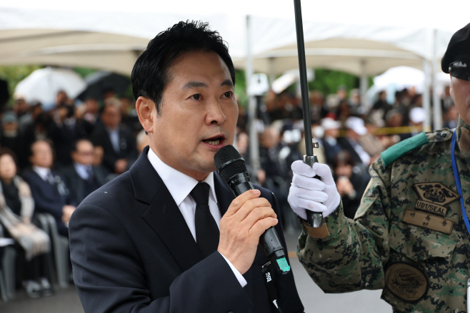 추모사하는 장동혁 대표<YONHAP NO-4624>