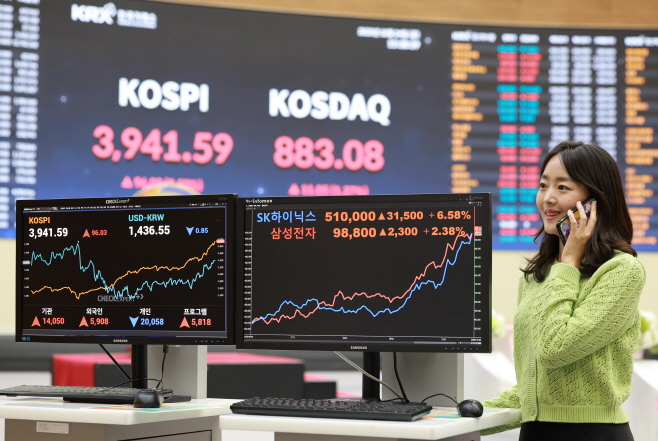 50만원 넘긴 SK하이닉스 주가<YONHAP NO-4565>