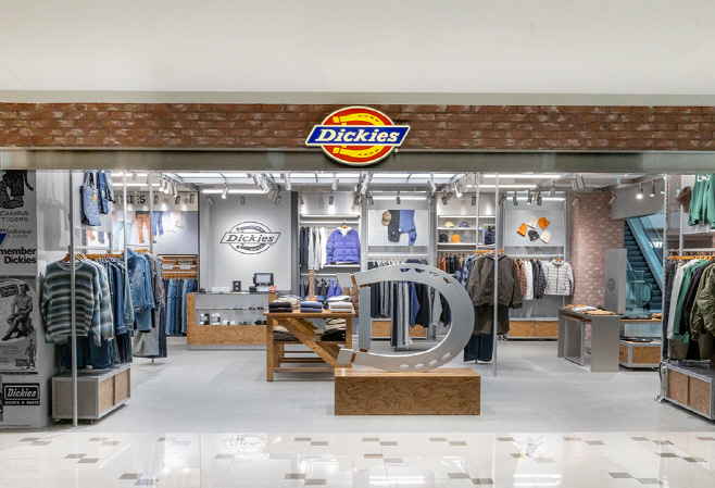 [무신사 사진자료] 디키즈 영등포 타임스퀘어점 매장 외관