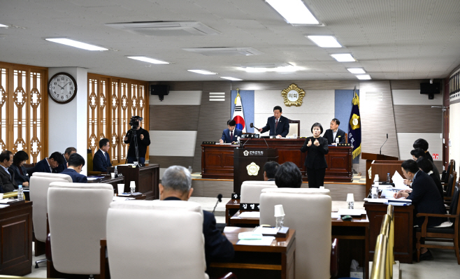 251027_8_군위군의회 제293회 임시회 개회_의회사무과