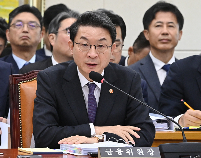 [포토] [2025 국감] 답변하는 이억원 금융위원장