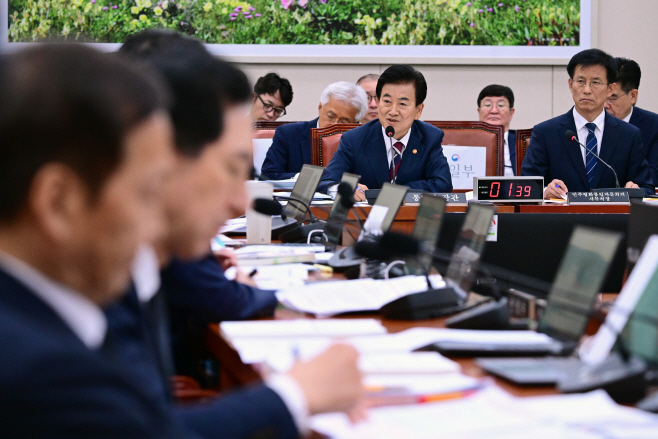 [포토][2025 국감] 정동영 장관 '국회 외통위 국감 답변'