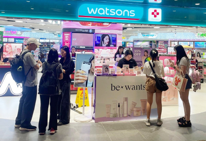 사진. 싱가포르 왓슨스에서 진행된 HK이노엔 비원츠 행사 현장