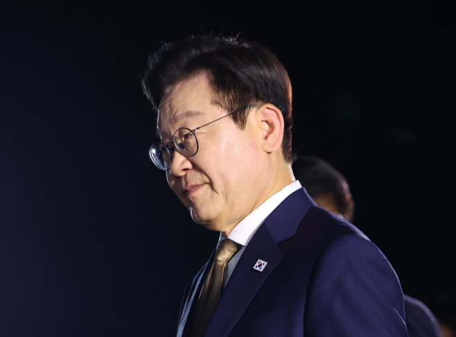 이재명 대통령, 한-아세안 정상회의 마치고 귀국<YONHAP NO-5923>