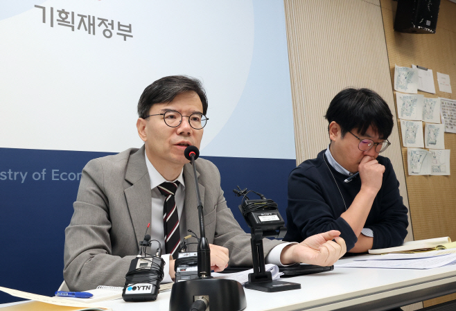 기획재정부, 최근 경제동향 설명<YONHAP NO-2207>