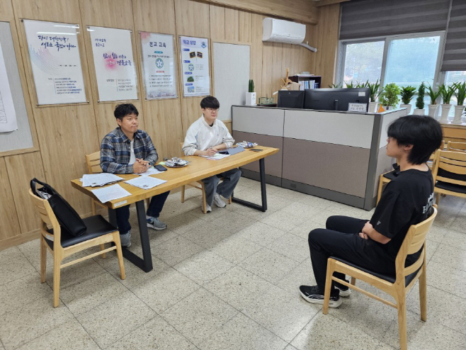 2.경북교육청, ‘경북 진학지원 플랫폼’ 기반 면접 지원 프로그램 본격 가동!(서류기반 학생부종합전형 대비, AI 기반 맞춤형 면접 시스템으로 진학 역량 강화)_02