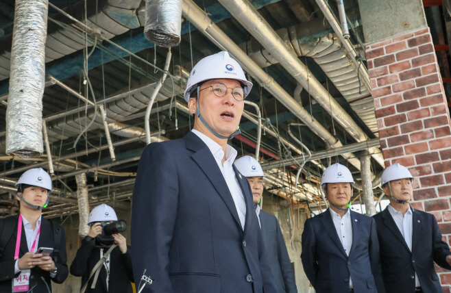 해양수산부 부산청사 준비상황 점검하는 김민석 ...<YONHAP NO-3739>