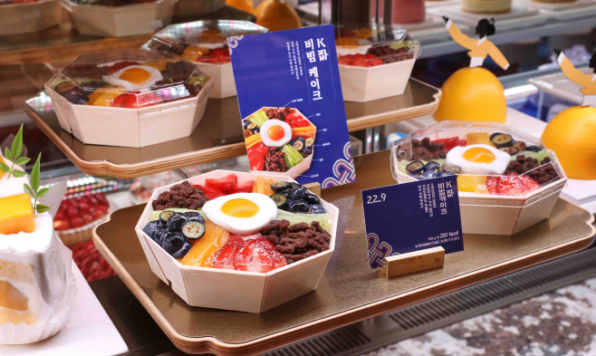 (사진) 파리바게뜨 플래그십 매장 ‘광화문1945점’에서만 만나볼 수 있는 ‘K파바 비빔 케이크’