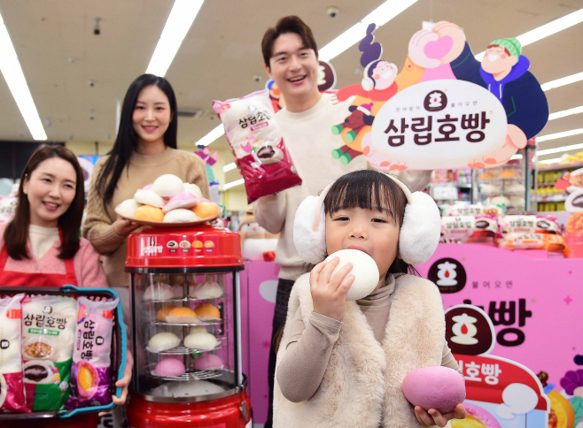 [이미지1] 겨울철 대표 국민 간식 ‘삼립호빵’의 계절…”더 풍성해진 호빵으로 온기 나눠요!”