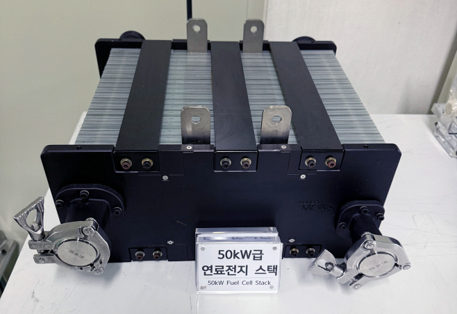 (25.10.28)수소연료전지 실험실-50KW급 연료전지 스택01(소형모빌리티용)
