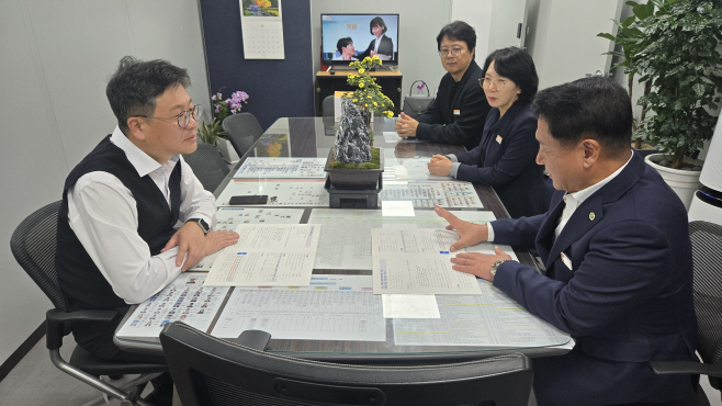 1. 정영철 영동군수, 정부 부처 방문해 ‘국립국악원 영동분원’ 유치 건의 (2) (정향우 기획재정부 사회예산심의관)