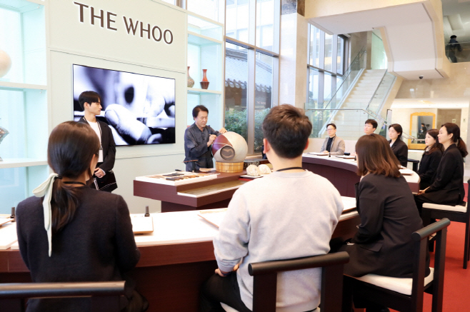 2510_LG생활건강_사진_‘더후 아트 헤리티지 라운지’ 자개 공예 클래스