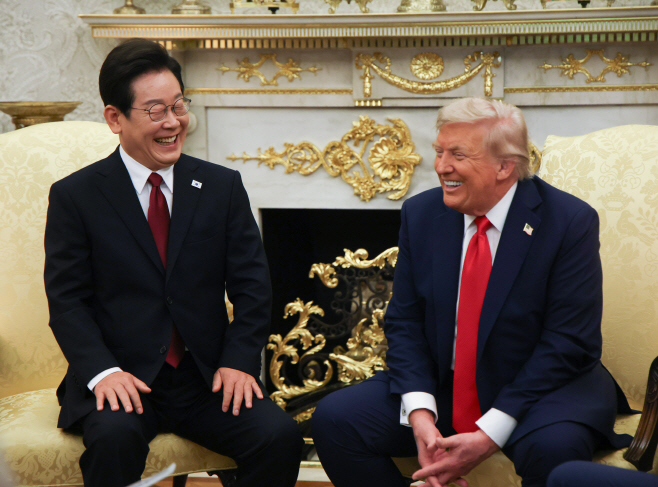 함께 웃는 이재명 대통령과 트럼프 대통령