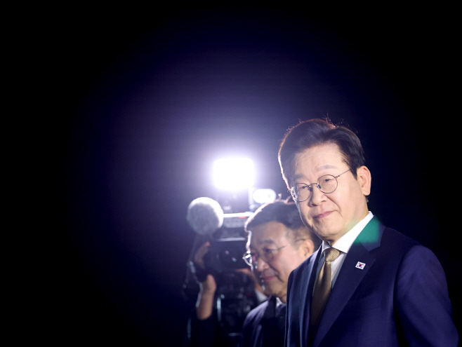 이재명 대통령, 한-아세안 정상회의 마치고 귀국<YONHAP NO-5925>