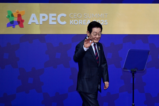 APEC CEO 서밋, 단상 향하는 이재명 대통령