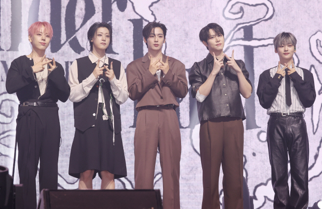 위아이, 8번째 미니앨범 발표