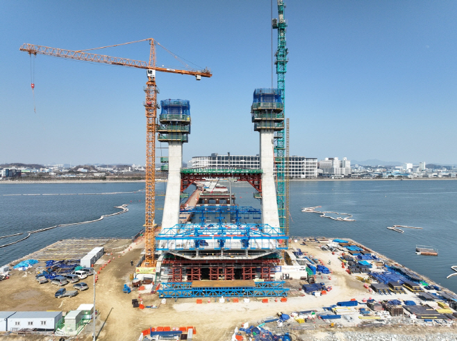 AKR20250423054700003_01_i_P4