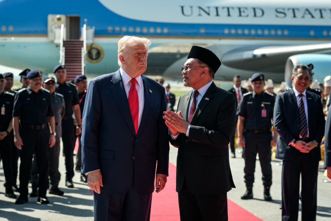 TRUMP ASIA TRIP <YONHAP NO-6495> (UPI)