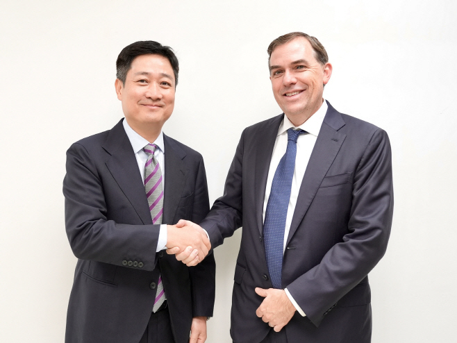 1031 LG U+ 홍범식 대표, AWS CEO와 경주 APEC서 회동