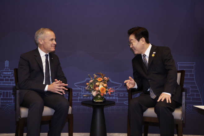 이재명 대통령, 캐나다 총리와 정상회담<YONHAP NO-3741>